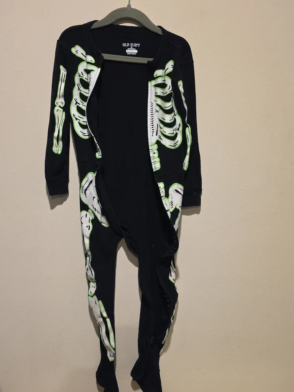 Old Navy Black Glow Skeleton One-Piece Pajamas 4 T Glow In The Dark
